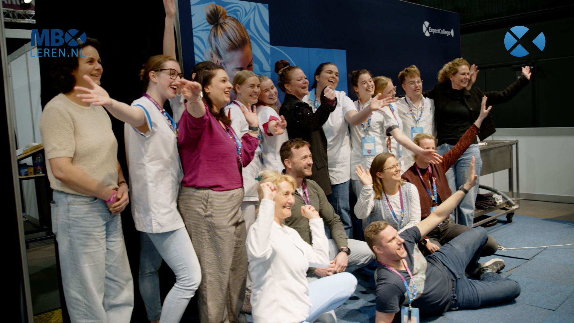 Groepsfoto van het ExpertCollege-team en deelnemers op Skills Heroes
